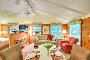 Interior - 'pine Cottage' Duplex w/ Deck: Walk to State Park! (Ephraim)