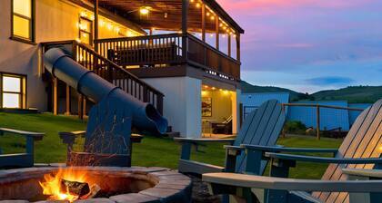 Downtown Lava - Views, Huge Yard, Slide, Games!