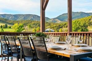 Outdoor dining - Downtown Lava - Views, Huge Yard, Slide, Games! (Lava Hot Springs)