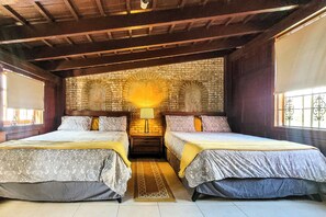 House (6 Bedrooms) | Interior