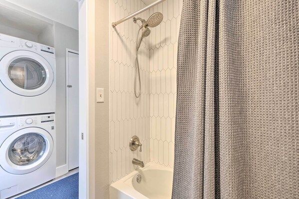 House (3 Bedrooms) | Interior - Updated Fayetteville Home < 2 Miles to Uark! (Fayetteville)