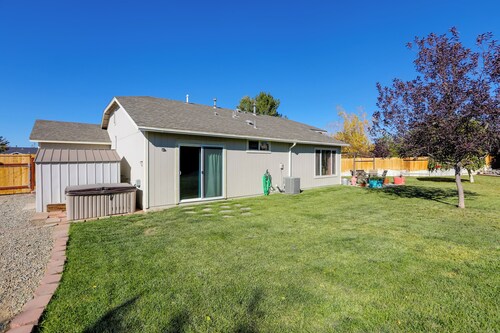 Quaint Cul-de-sac Home - 14 Miles to Downtown Reno