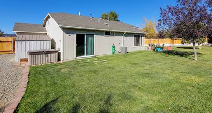 Quaint Cul-de-sac Home - 14 Miles to Downtown Reno