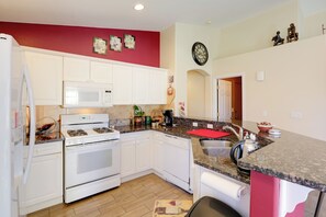 House (3 Bedrooms) | Interior