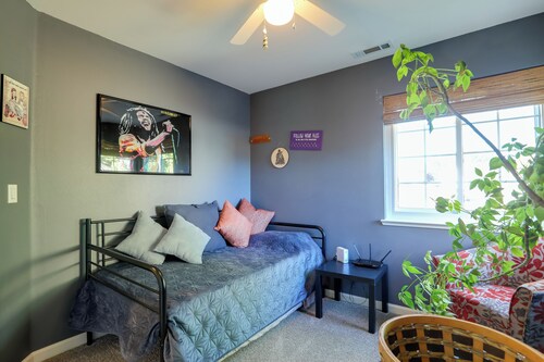 Quaint Cul-de-sac Home - 14 Miles to Downtown Reno