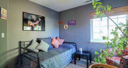 Quaint Cul-de-sac Home - 14 Miles to Downtown Reno