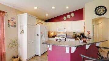 House (3 Bedrooms) | Interior