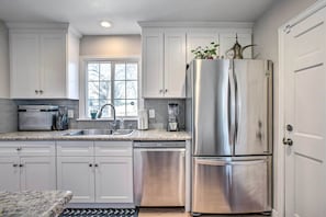 House (2 Bedrooms) | Interior - Centrally Located Aurora Home w/ Covered Patio (Aurora)