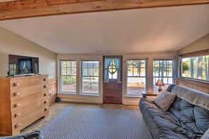 Cottage (2 Bedrooms) | Interior - Lake Ivanhoe Family Escape w/ Fire Pit! (Wakefield)