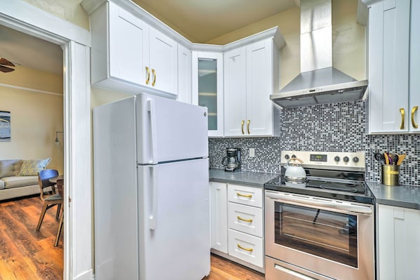 Apartment (1 Bedroom) | Interior - Cozy Carpinteria Apartment: Walkable Location (Carpinteria)