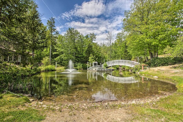 Apartment (2 Bedrooms) | Interior - Cozy Jackson Condo w/ Mtn Views & Pool Access! (Glen)