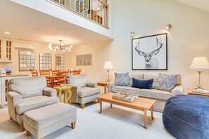 Apartment (2 Bedrooms) | Interior - Cozy Jackson Condo w/ Mtn Views & Pool Access! (Glen)