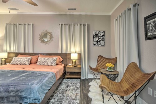 4 Mi to Dtwn: Dallas Gem w/ Furnished Patio