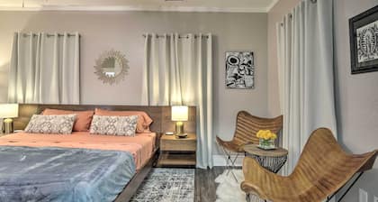 4 Mi to Dtwn: Dallas Gem w/ Furnished Patio