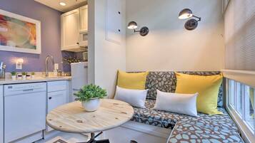 Apartment (0 Bedroom) | Front of property