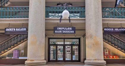 Unique & Cozy Downtown Studio in Historic Mall!