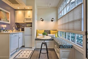 Apartment (0 Bedroom) | Interior