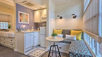 Apartment (0 Bedroom) | Interior