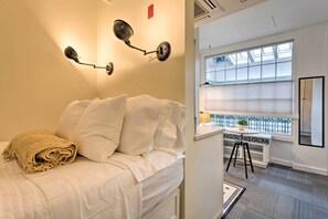 Apartment (0 Bedroom) | Interior