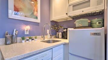 Apartment (0 Bedroom) | Interior