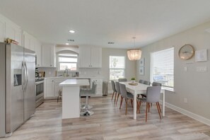 House (3 Bedrooms) | Interior - Walk to Water: Family-friendly Surfside Beach Home (Freeport)