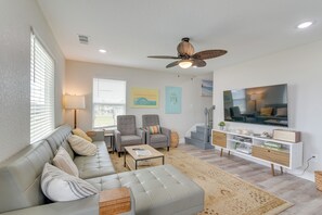 House (3 Bedrooms) | Interior - Walk to Water: Family-friendly Surfside Beach Home (Freeport)