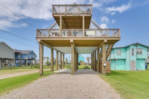 House (3 Bedrooms) | Interior - Walk to Water: Family-friendly Surfside Beach Home (Freeport)