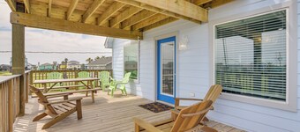 Walk to Water: Family-friendly Surfside Beach Home