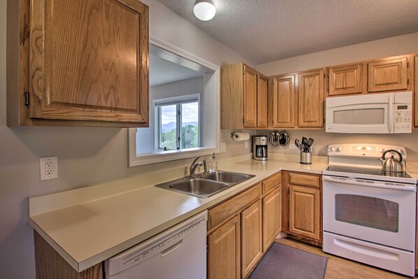 Apartment (2 Bedrooms) | Interior - Intervale Family Retreat: Mtn View & Pool Access! (Intervale)