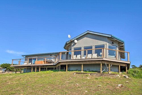 Spectacular Ocean View Retreat w/ Private Beach