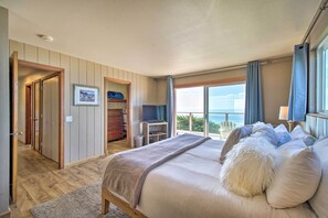 House (3 Bedrooms) | Interior - Spectacular Ocean View Retreat w/ Private Beach (Manchester)