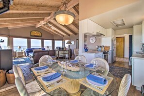 House (3 Bedrooms) | Interior - Spectacular Ocean View Retreat w/ Private Beach (Manchester)