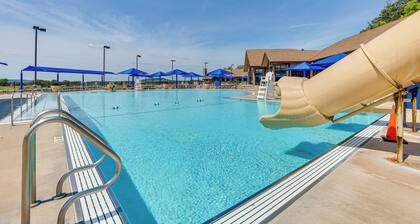 Galena Townhome w/ Deck & Community Perks!