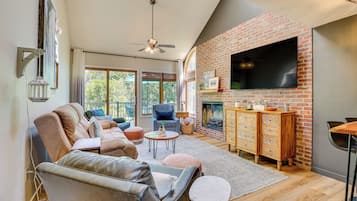 Apartment (2 Bedrooms) | Living area | TV, fireplace, DVD player