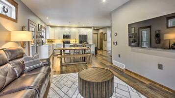 House (2 Bedrooms) | Interior