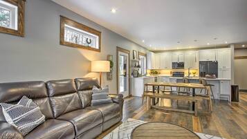 House (2 Bedrooms) | Interior