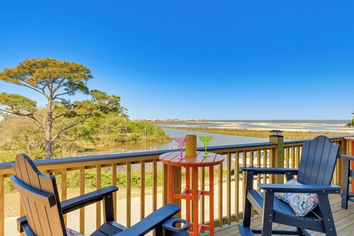 Water View Dauphin Island Condo w/ Boat Slips