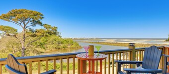 Water View Dauphin Island Condo w/ Boat Slips