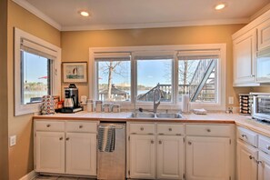 Interior - Luxe Lakefront Apartment w/ Shared Pool & Dock! (Chapin)