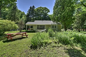 Cottage (2 Bedrooms) | Interior - Ephraim Vacation Rental - 3 Mi to Fish Creek Beach (Ephraim)