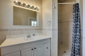 Interior - St Augustine Studio - Walk to Marina & Downtown (St. Augustine)