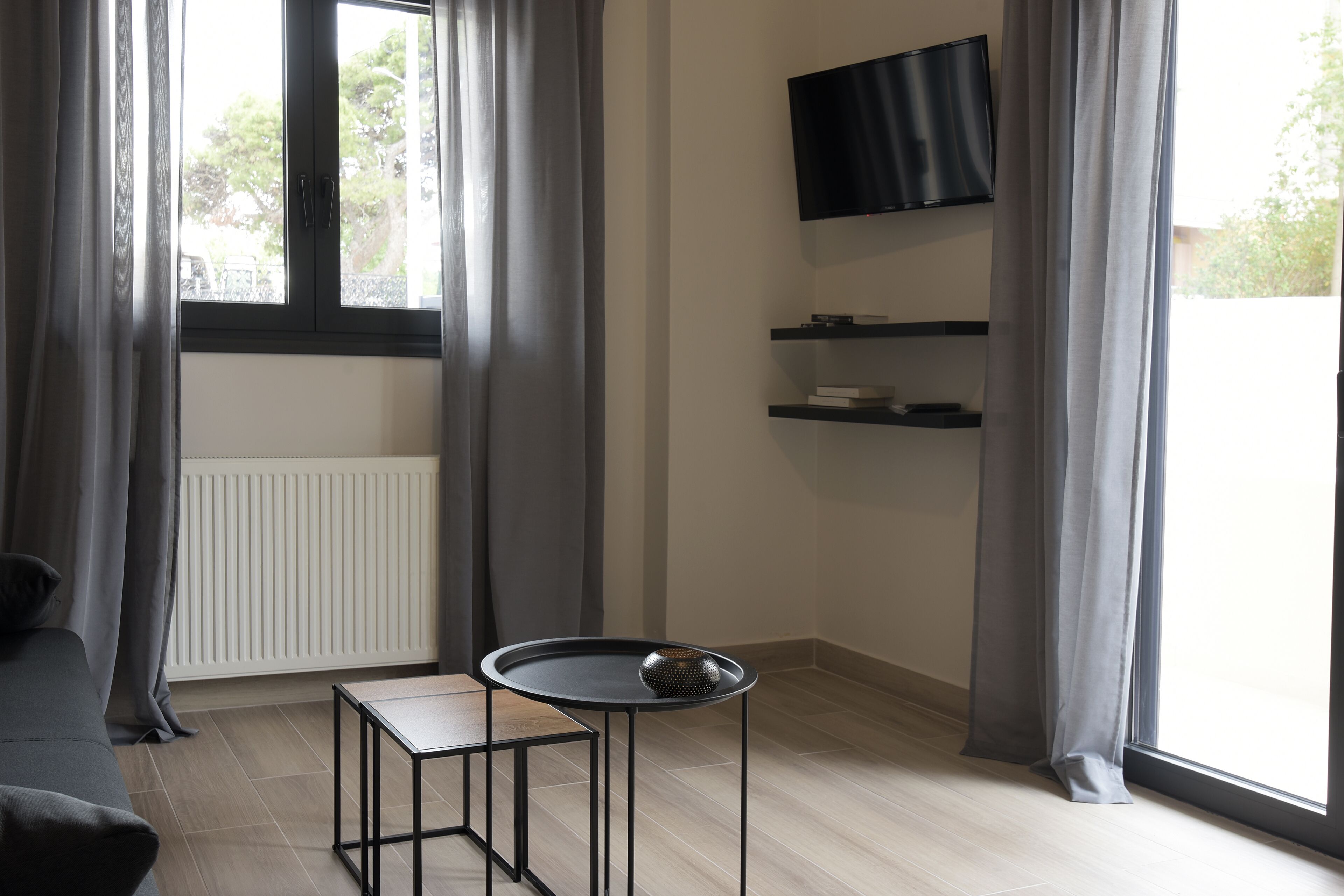 luxury 2 | living area | led tv