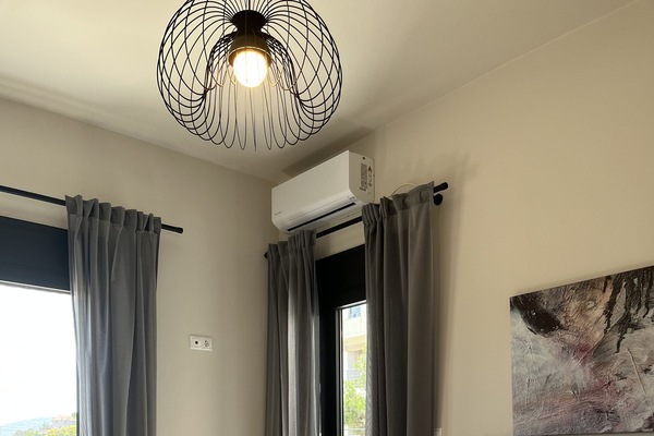 Luxury 4 | Premium bedding, down duvets, free minibar, desk