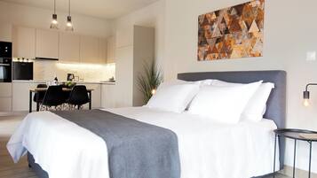 Luxury 3 | Premium bedding, down duvets, free minibar, desk