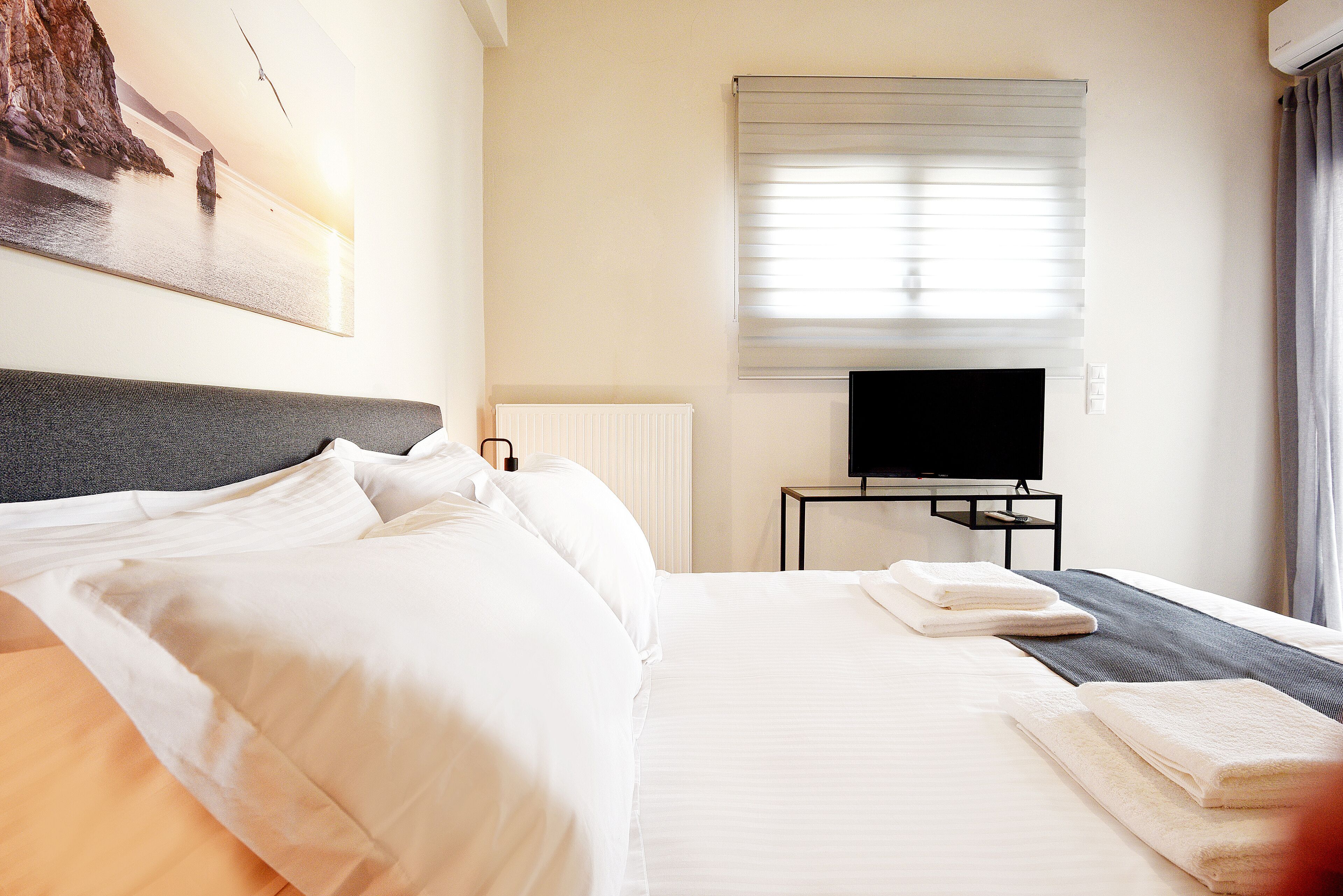 suite | premium bedding, down duvets, free minibar, desk