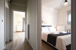 1 bedroom, premium bedding, down comforters, free minibar