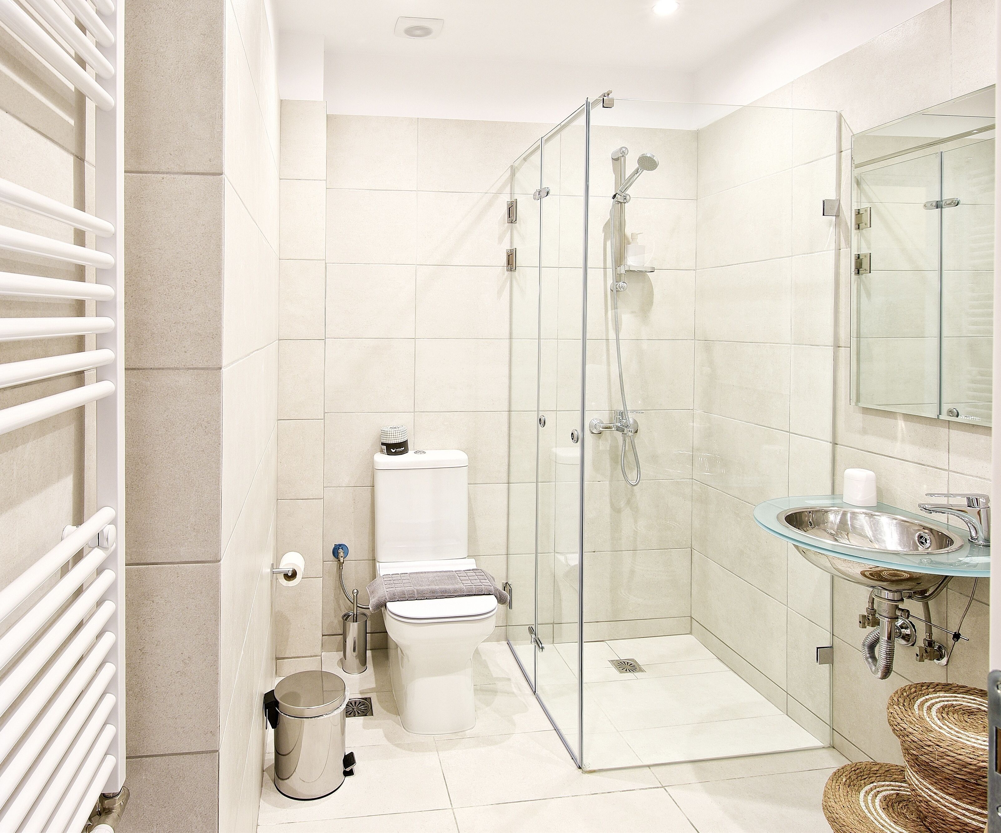 luxury 1 | bathroom | shower, free toiletries, hair dryer, towels