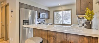 8 Mi to Copper Mtn: Sleek Frisco Townhome w/ Views