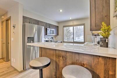 8 Mi to Copper Mtn: Sleek Frisco Townhome w/ Views