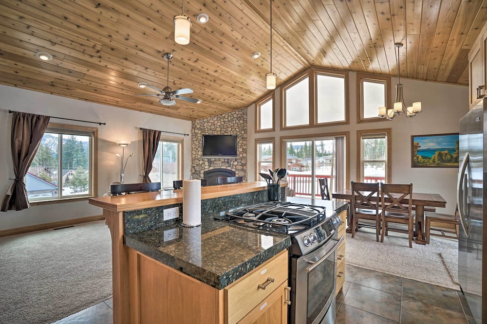 9 Mi to Heavenly Mountain: South Lake Tahoe Home! - North Upper Truckee, CA